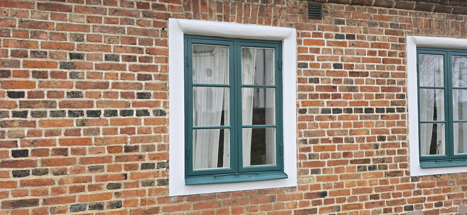 Fönsterrenovering av Kvidinge kyrka utförd av NLL Måleri, Skåne