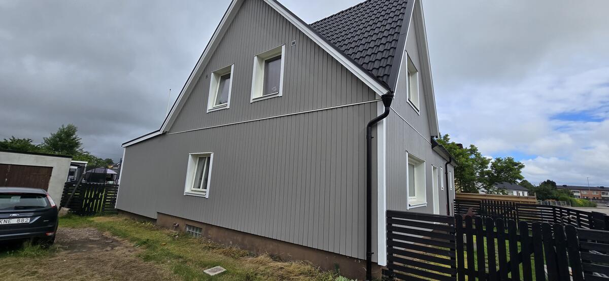 Nymålad putsfasad i Skåne – professionell målning av NLL Måleri