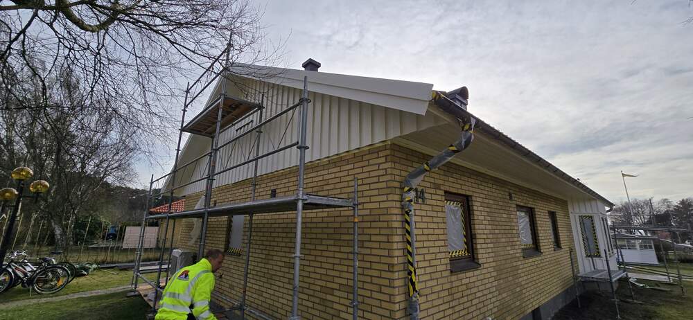 Sanering och spackelarbete innan målning – professionellt förarbete