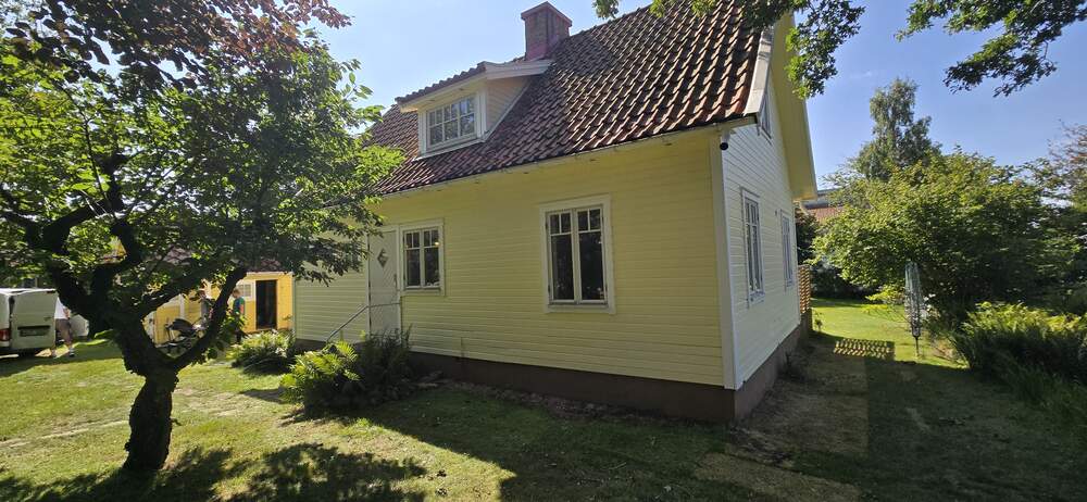 Nymålat tak i Vejbystrand – professionell takmålning av NLL Måleri