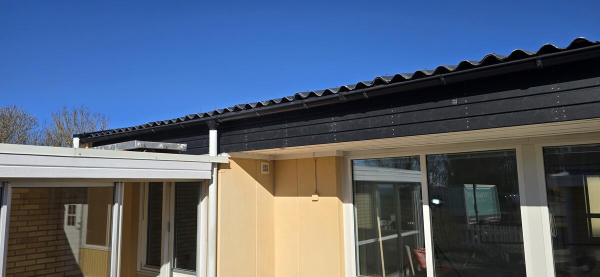 Högtryckstvätt av tegelfasad innan målning – förarbete i Skåne