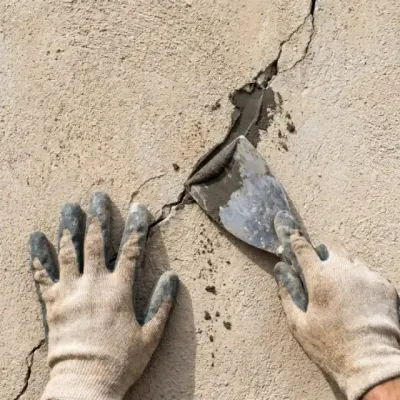 Spackling av vägg före målning